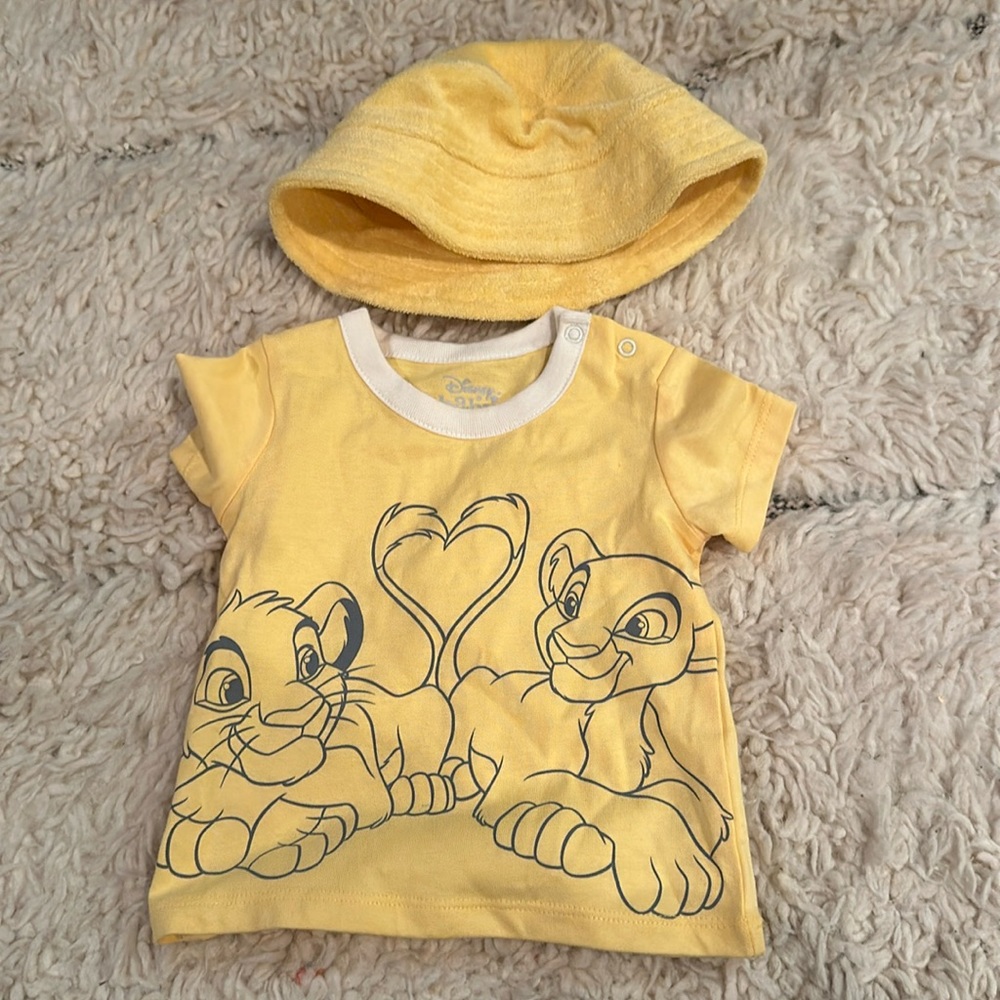 Lion King tshirt and matching bucket hat